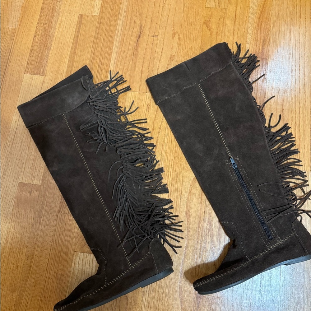 Knee high soft, suede, leather, lightweight, sporty, rubber soul